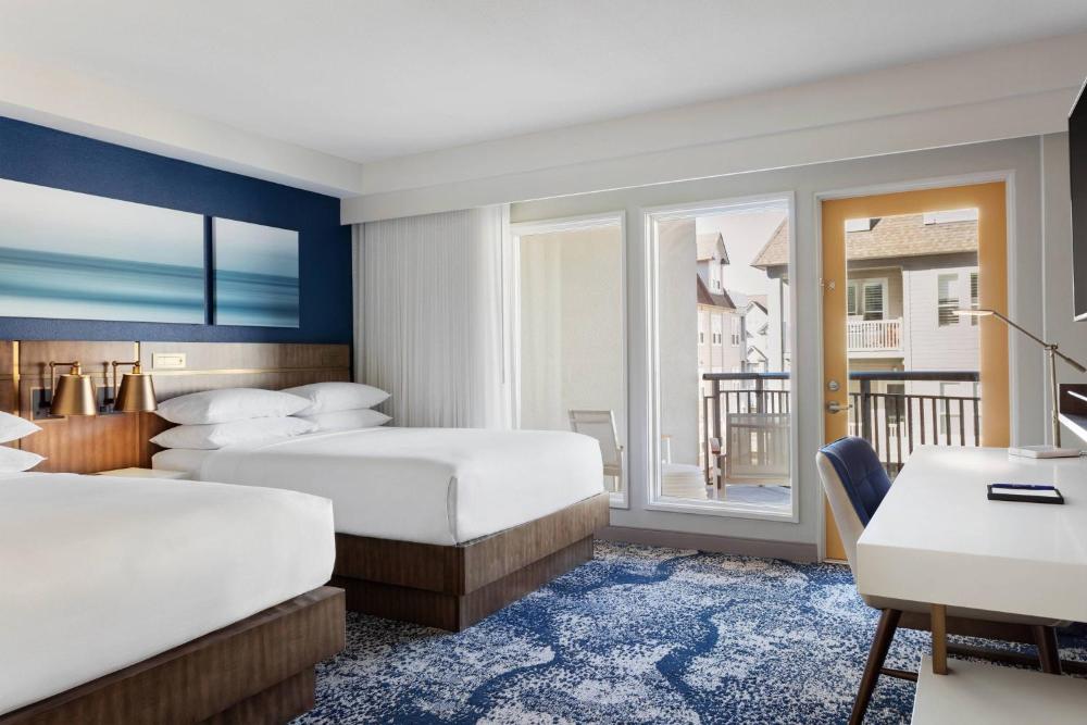 Suite, 2 Queen, Sofa bed, Partial bay view, Balcony interior